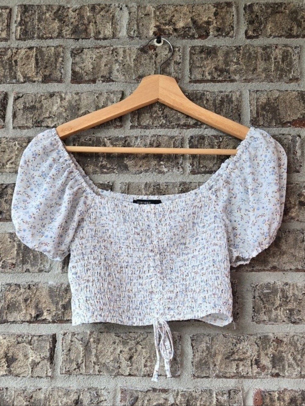 Forever 21 White Floral Smocked Puff-Sleeve Crop Top / Size S